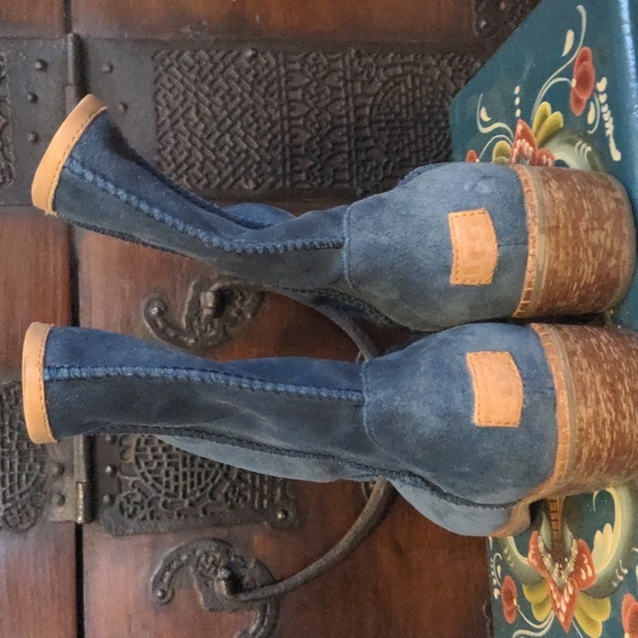 UGG Blue Suede Boots - Picture 4 of 12
